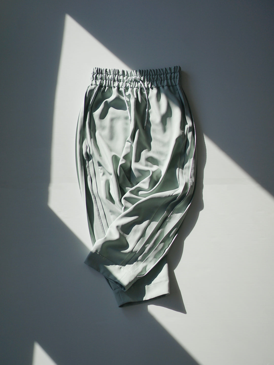 Polyester Linon pleated track pants – itochi 公式オンラインストア