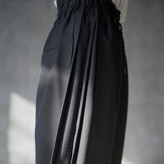 Polyester Linon pleated track pants – itochi 公式オンラインストア