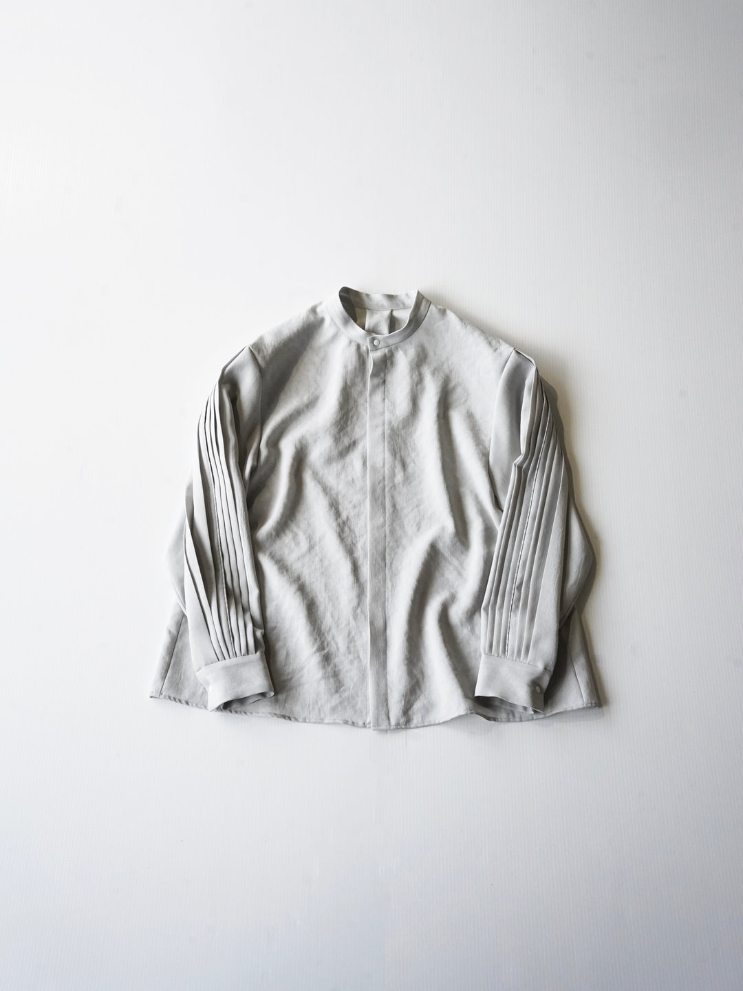Polyester voile pleated sleeve blouse – itochi 公式オンラインストア