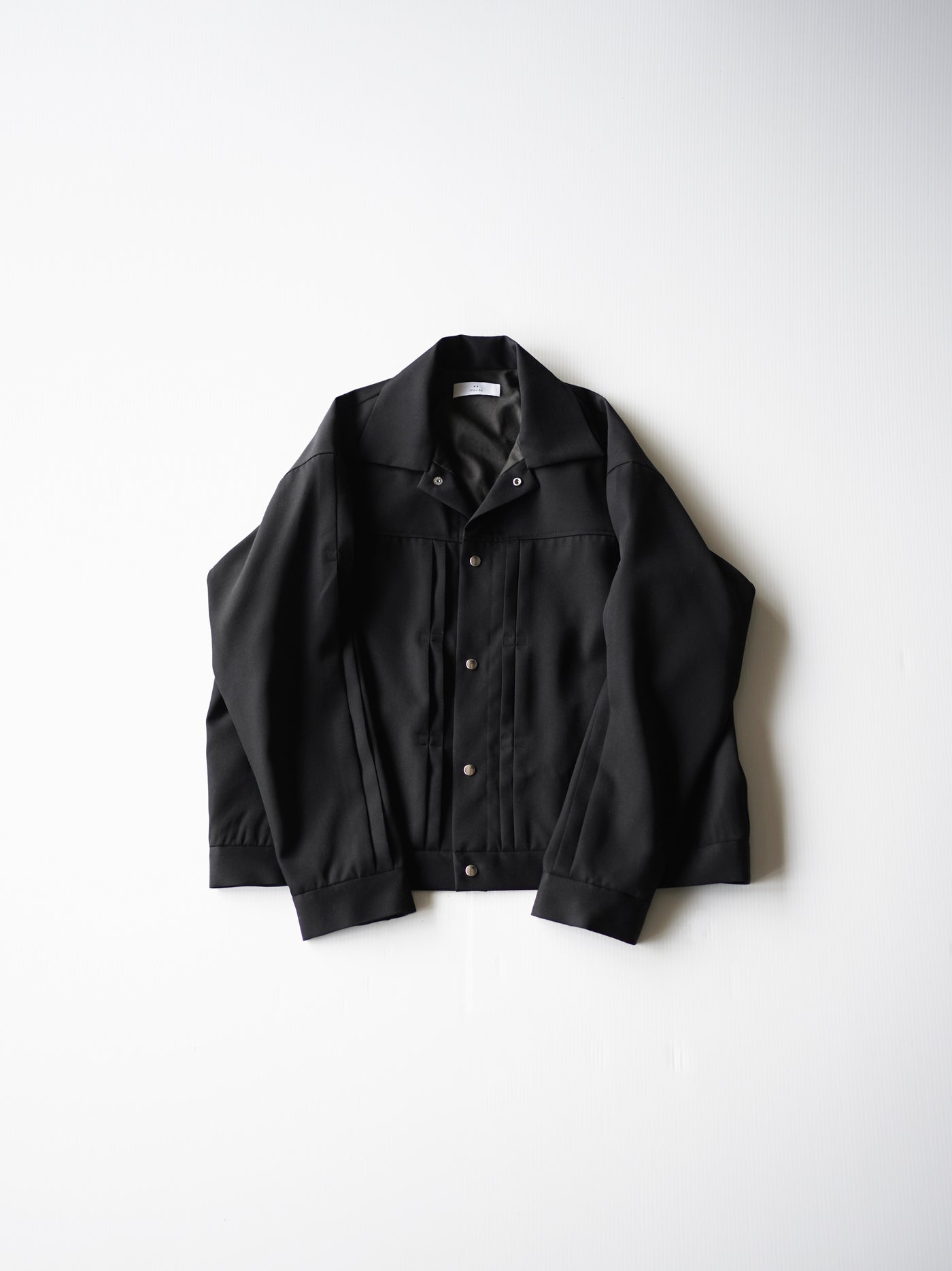 High density wool gabardine pleated jacket