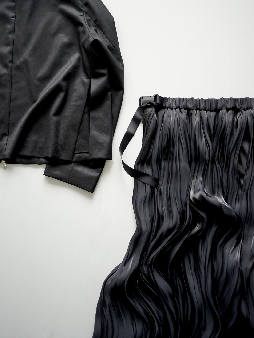 Pre-order] Aurora cloth double side pleated skirt / black