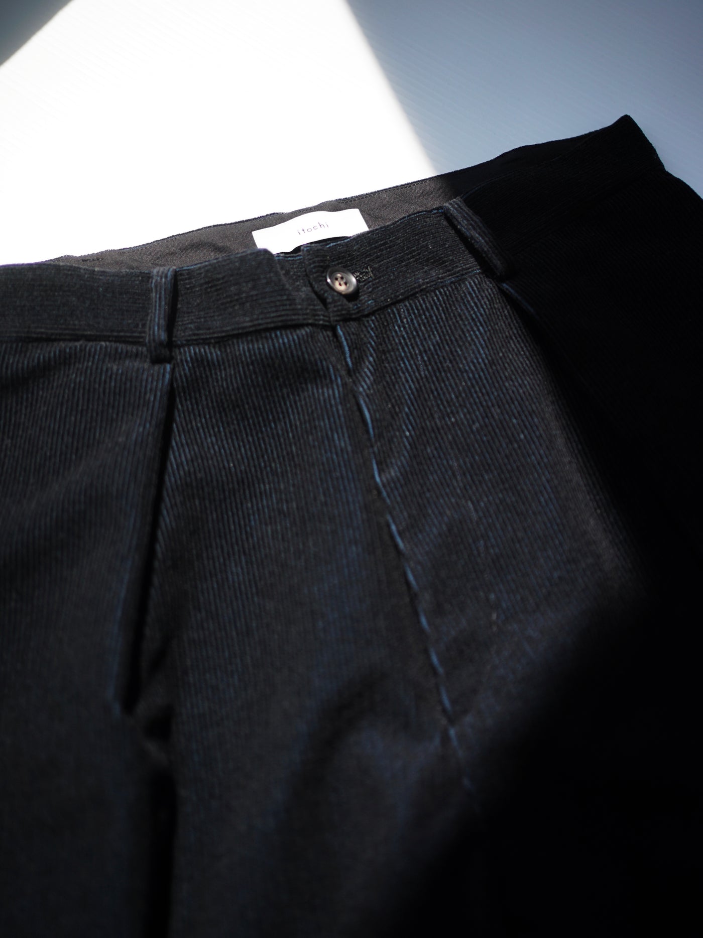 Wool & Cashmere corduroy tuck slacks