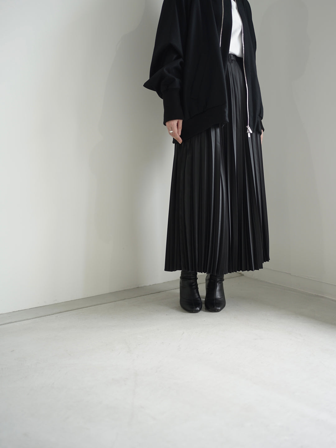 Polyester twill half way accordion pleated skirt – itochi