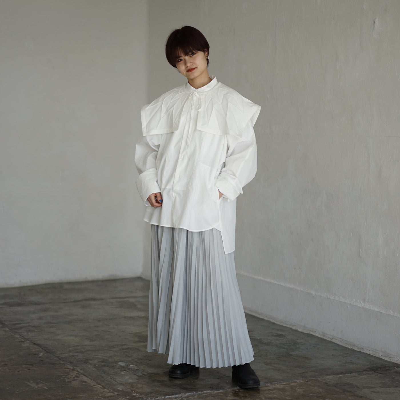 Radial pleated attached collar