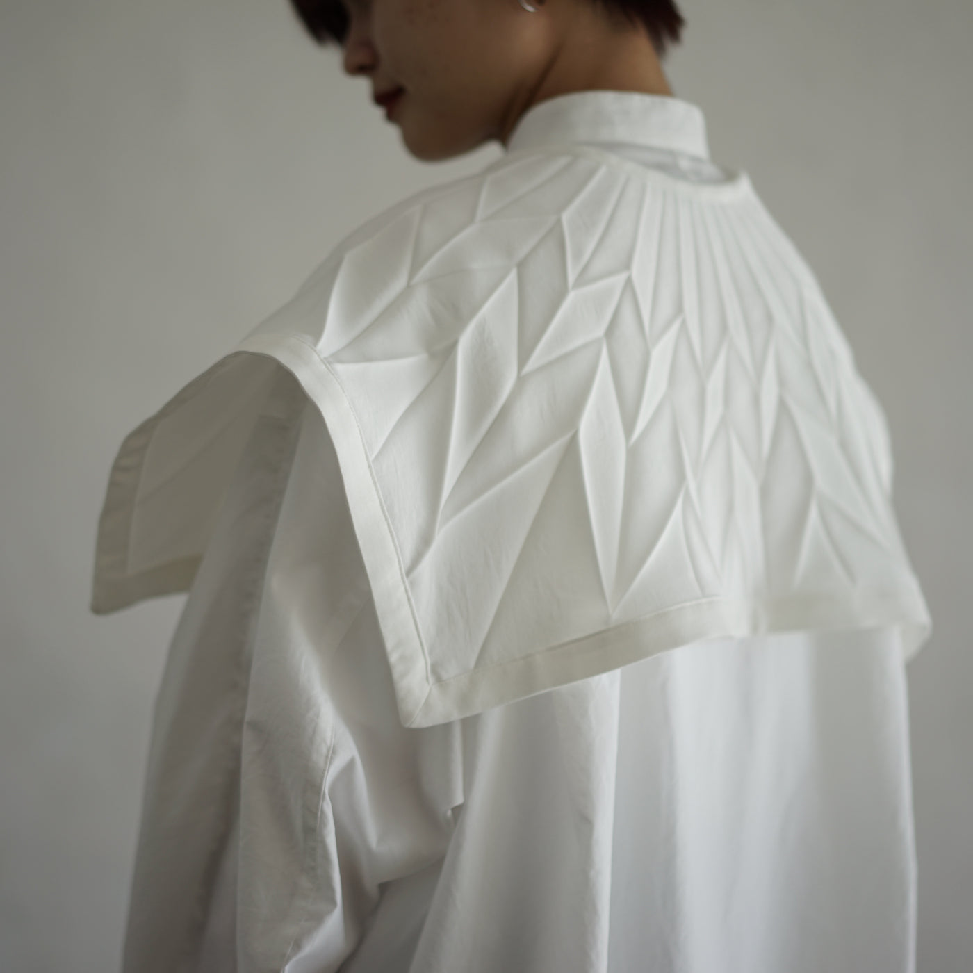 Radial pleated attached collar