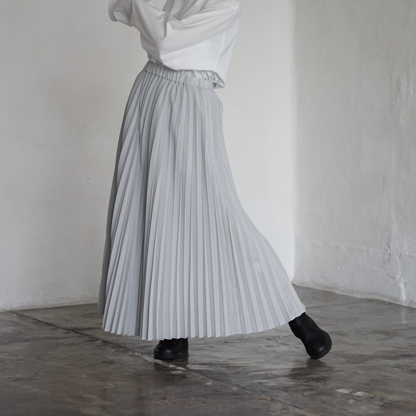 itochi / 服屋 イトチ | pacla⁺ half way accordion pleated skirt スカート | M | アイスグレー | レディーススカート